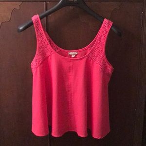 Pink Swing Tank with Lace/Crochet Detail Eyeshadow